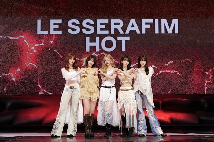 LE SSERAFIM 5th Mini Album 'HOT' メディアショーケース